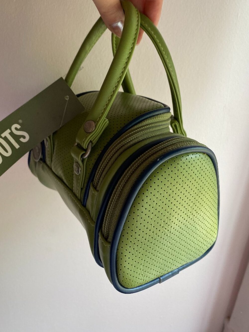 Roots - vintage mini duffle bag NWT - Picture 4 of 9
